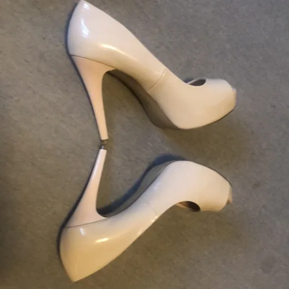 Guess - Picture 2 of 2